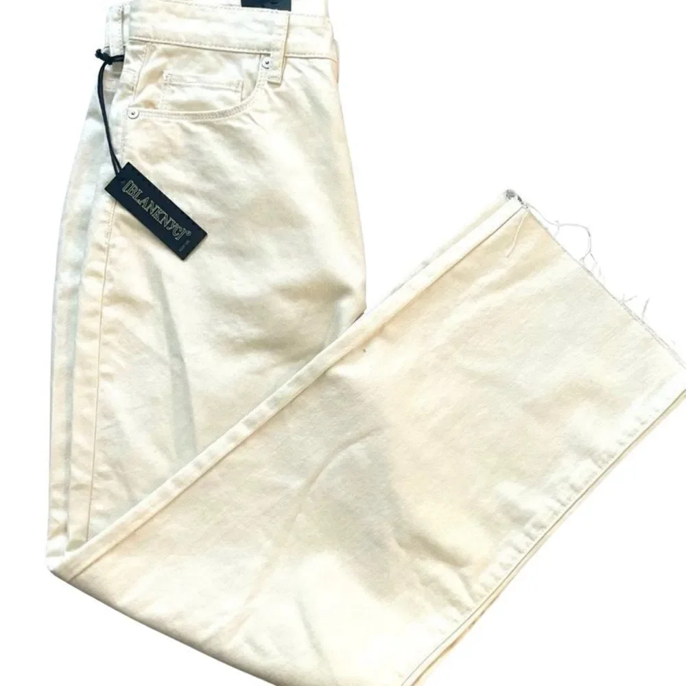 BLANK NYC The Baxter Straight Leg Jeans Size: 29” Color: Ivory